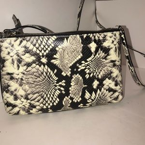 Cole Haan Genuine leather clutch size shoulder bag